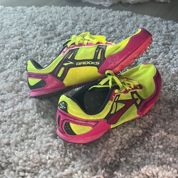 Brooks Track Spikes - Picture 3 of 5